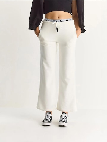 Bianco Lucci Bootcut Hose in Weiß: Vorderseite