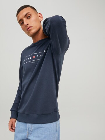 JACK & JONES Sweatshirt i blå