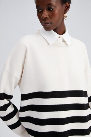 Touche Prive Pullover in Weiß