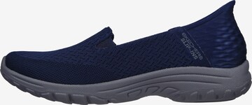 SKECHERS Slip-Ons in Blue: front