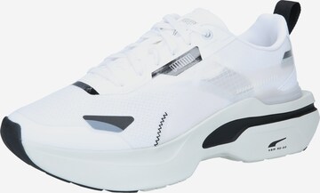 Baskets basses PUMA en blanc : devant