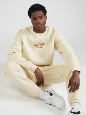 Nike Sportswear - Sudadera 'CLUB' en amarillo: frente