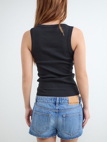 BALMOHK Toppi värissä musta