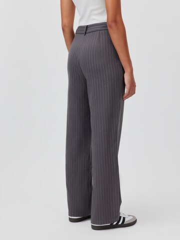 Wide leg Pantaloni 'Fergie' di LeGer by Lena Gercke in grigio