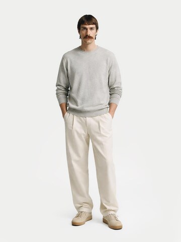 GOBI Cashmere Svetr 'Men's Essential Crewneck Cashmere Sweater' – šedá