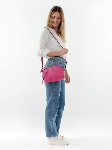 Suri Frey Crossbody Bag 'Suzy' in Pink: front