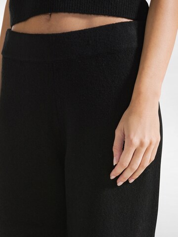 DEHA Regular Trousers in Black