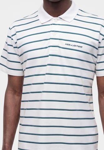 Tricou de la HOLLISTER pe alb
