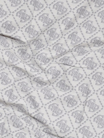 Sciarpa '65 X 190 CM JACQUARD AW5665 POL03' di GUESS in grigio