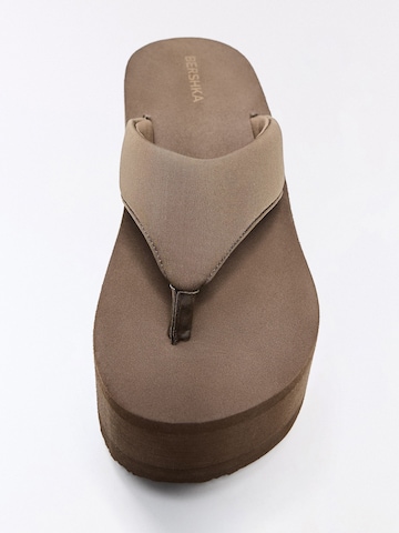 Bershka Žabky – hnědá