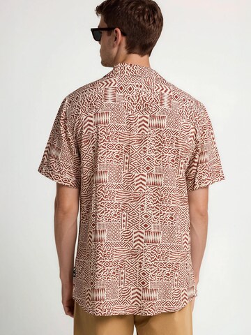 Comfort fit Camicia di Funky Buddha in beige