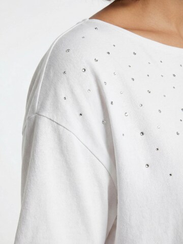 MYLAVIE by Sarah Harrison Футболка в Белый