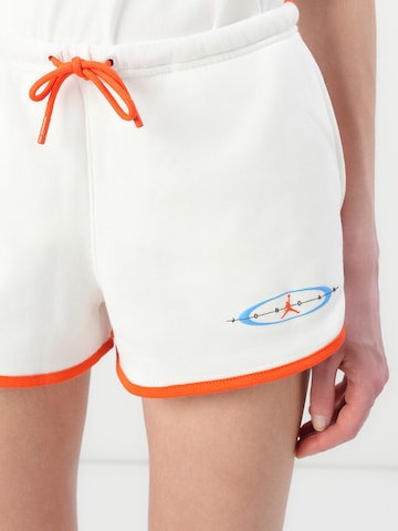 Jordan Normalny krój Spodnie 'Brk Gfx' w kolorze biały