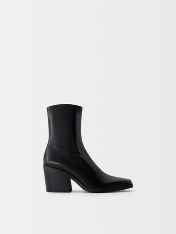 Botine de la Bershka pe negru