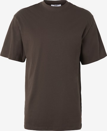 DEF - Camisa em castanho: frente