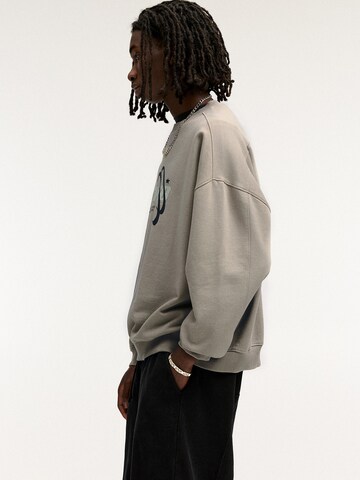 Pull&Bear Sweatshirt 'STWD' i grå