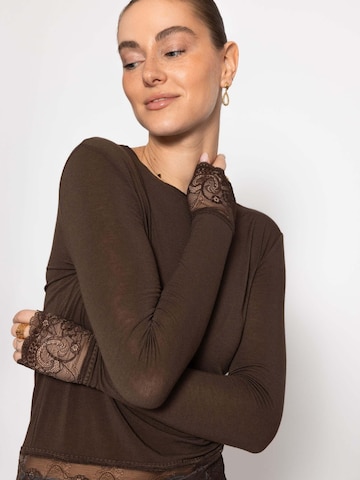 Maglietta di SASSYCLASSY in marrone