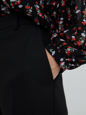 EDITED Zwężany krój Spodnie w kant 'Ariana' w kolorze czarny