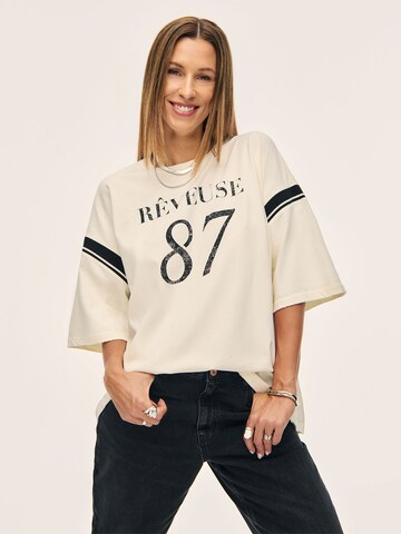 Kamila Šikl Oversized shirt in Wit: voorkant