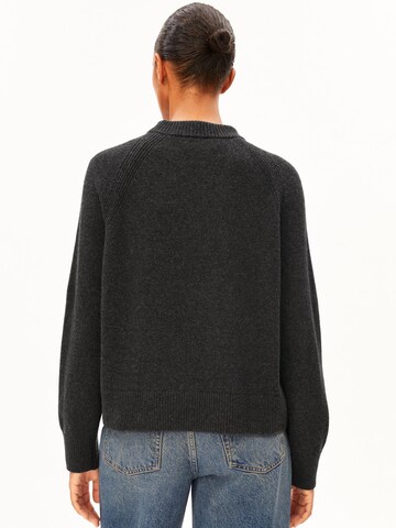 ARMEDANGELS Pullover in Grau