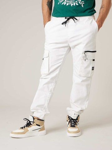Regular Pantalon Deeluxe en blanc