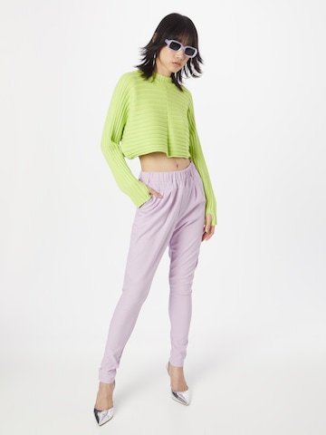 Kaffe - Skinny Calças com pregas 'Jillian' em roxo