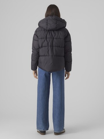 Vero Moda Tall Winter Jacket 'GEMMA HOLLY' in Black