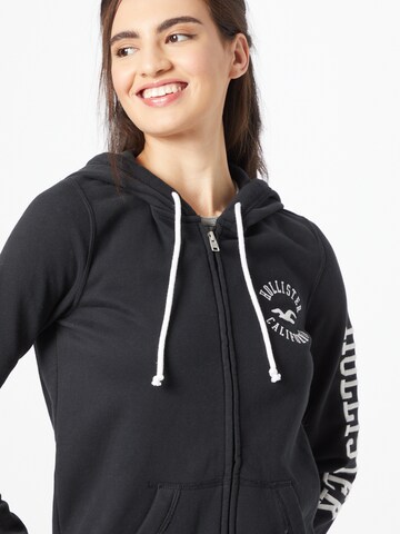 HOLLISTER - Sudadera con cremallera en negro