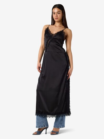 Robe 'NMLouisa' Noisy may en noir