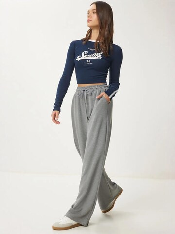 Wide leg Pantaloni di Happiness İstanbul in grigio