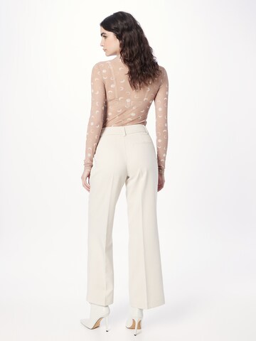 Gina Tricot Loose fit Pleat-front trousers 'Tammie' in Beige