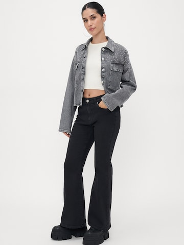Only Petite Flared Jeans 'ONLHENNI' in Black