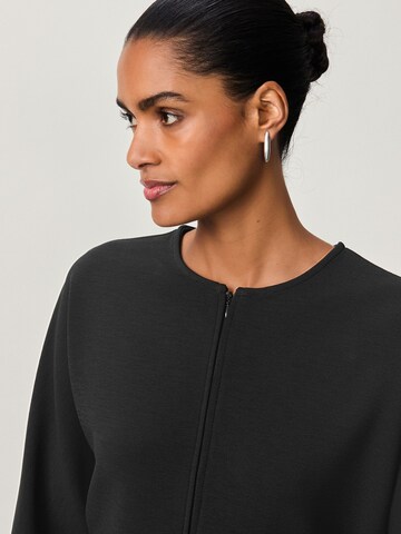 Robe Next en noir
