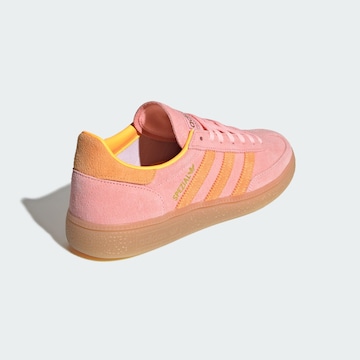ADIDAS ORIGINALS Низкие кроссовки 'Handball Spezial' в Ярко-розовый