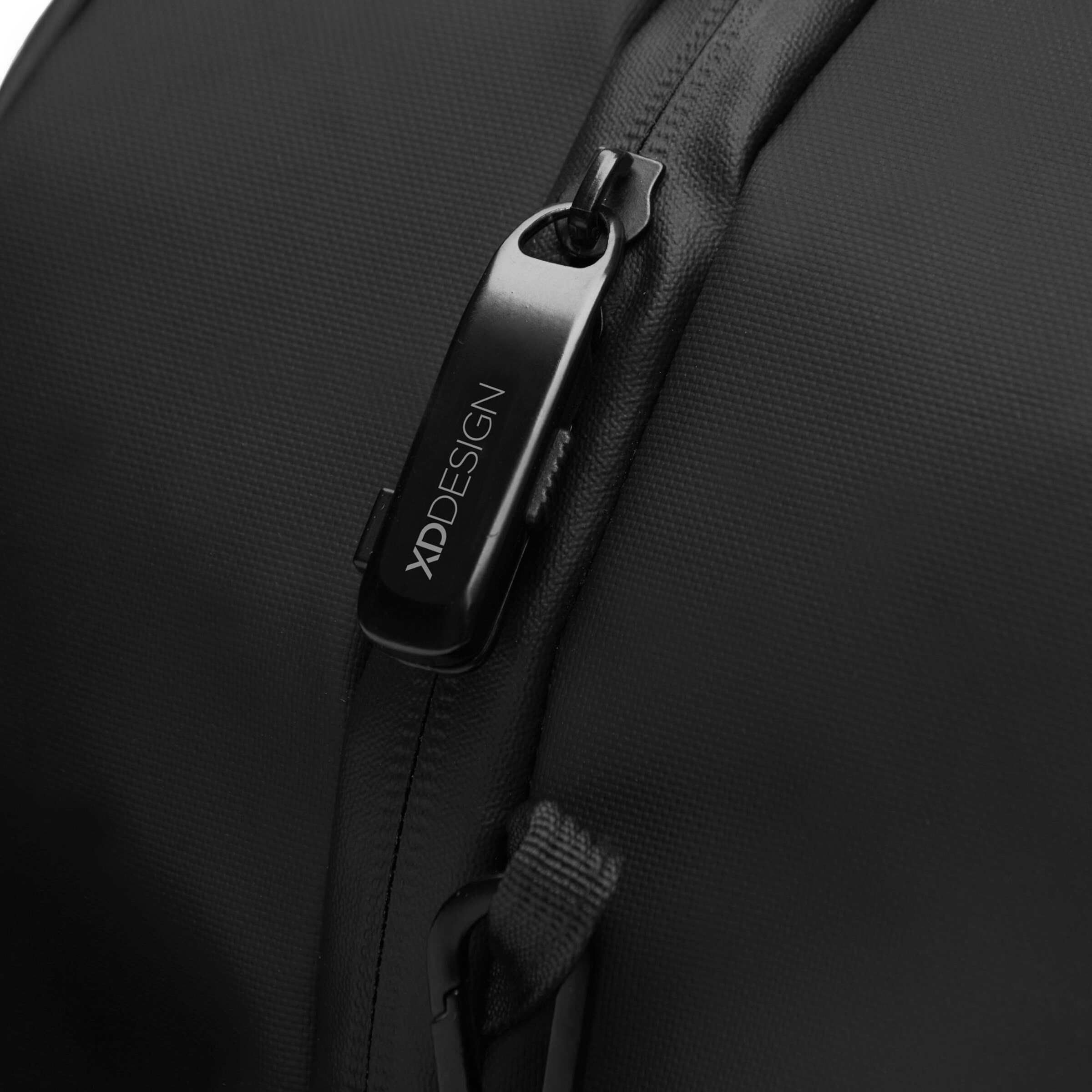 XD Design Weekend bag in Black
