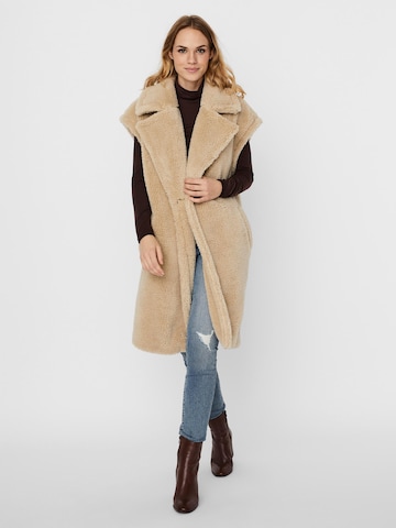 Gilet 'Scarlet Lola' di VERO MODA in beige