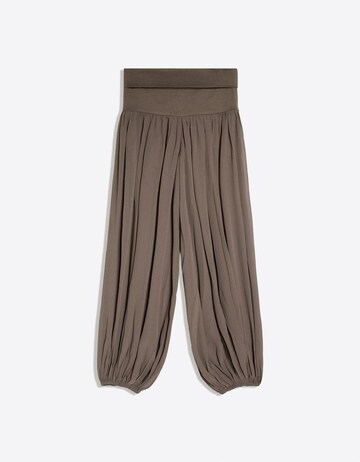 Bershka Baggy Kalhoty – hnědá: přední strana