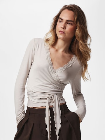 PIECES Shirt 'PCBarbera Roya' in Beige: voorkant