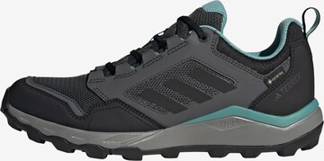 ADIDAS TERREX - Sapatilha de corrida 'Tracerocker 2.0' em cinzento: frente