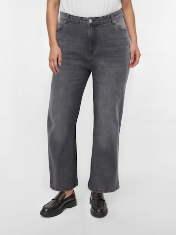 Vero Moda Curve Regular Jeans 'CAMARA' in Grijs: voorkant