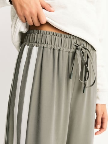 NextWide Leg/ Široke nogavice Hlače - zelena boja