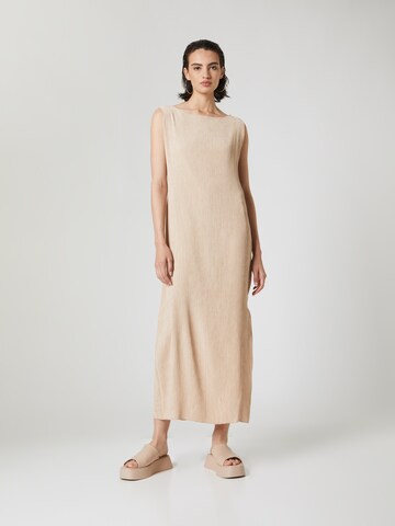 Robe 'Amalia' A LOT LESS en beige : devant