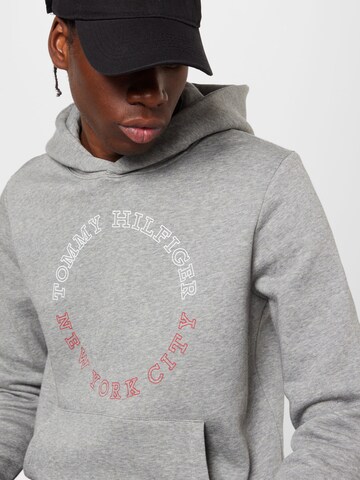 TOMMY HILFIGER - Sudadera en gris