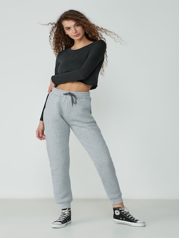 C&City Tapered Trousers in Grey