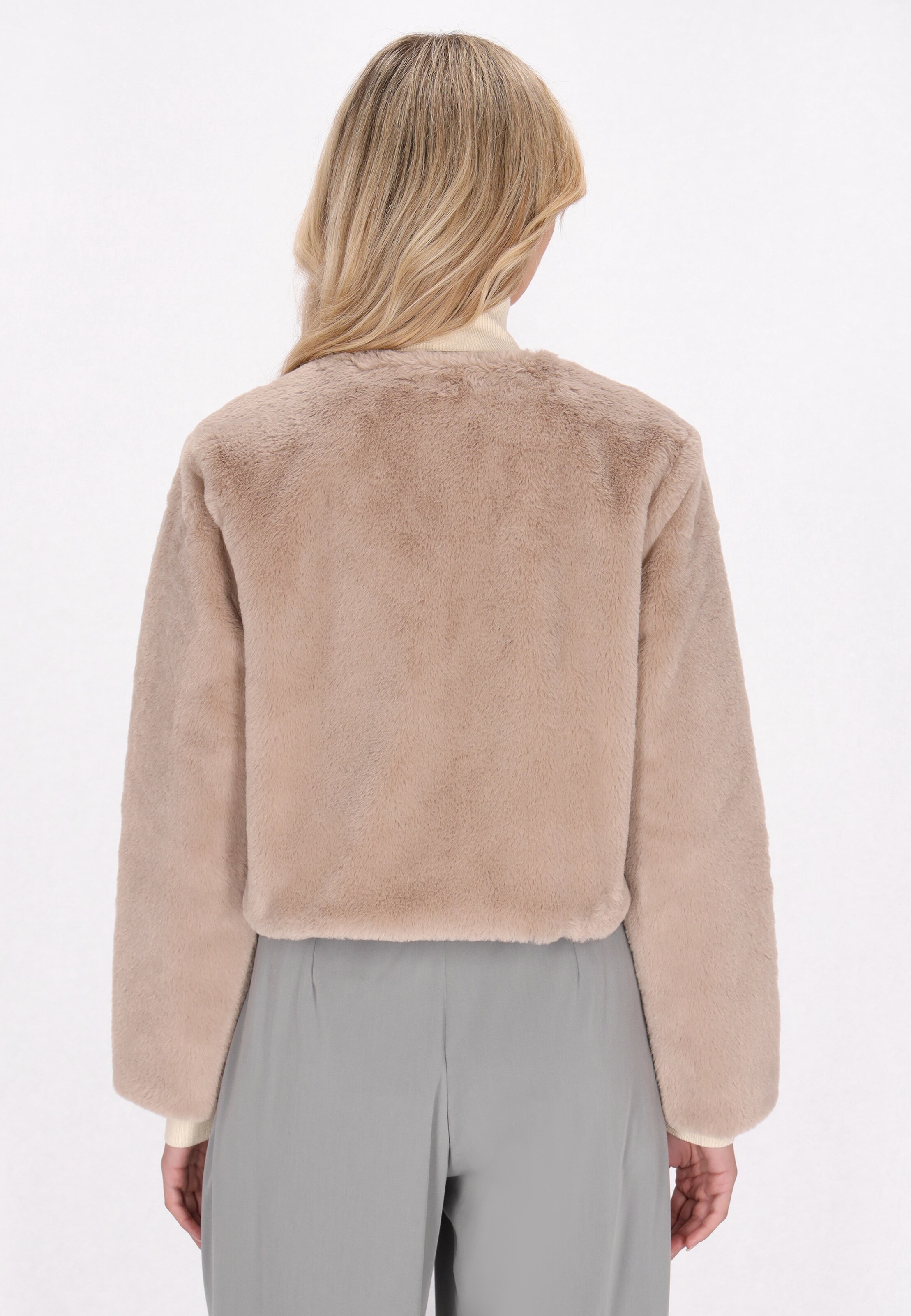 usha WHITE LABEL Välikausitakki värissä beige