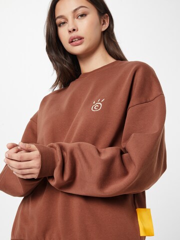 Smiles Sweatshirt 'Pascal' in Brown