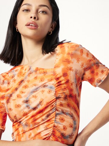 Warehouse - Camiseta en naranja