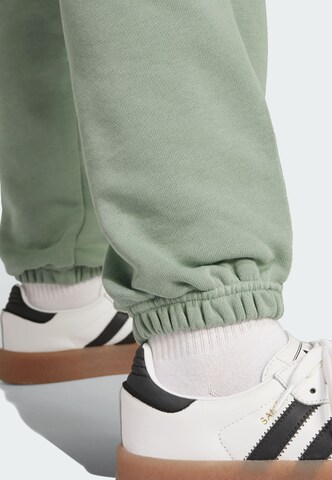 ADIDAS ORIGINALS Tapered Broek 'Essentials' in Groen