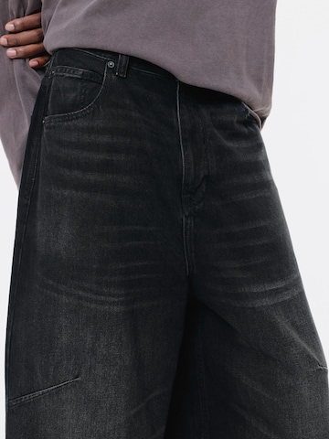 Pull&Bear Vrečasti Kavbojke | črna barva