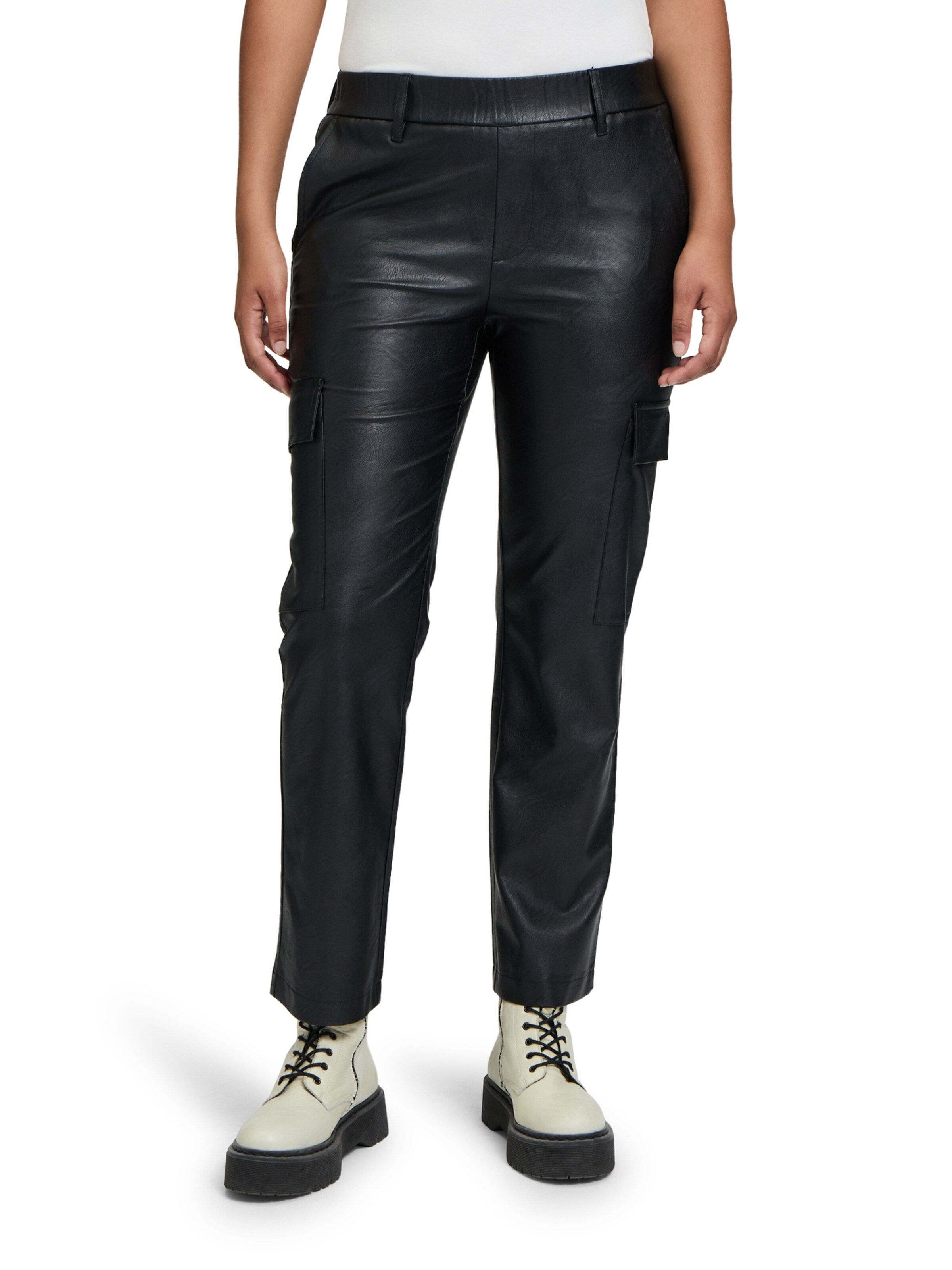 Cartoon Regular Cargobroek in Zwart: voorkant